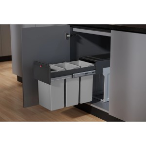 Hailo Einbau-Mülleimer EB-X Trio 30 l im Unterschrank mit drei grauen Inneneimern.