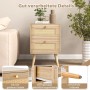 Heller Nachttisch mit 2 Rattan-Schubladen, goldenen Knöpfen und schrägen Holzbeinen. Modernes Schlafzimmermöbel.