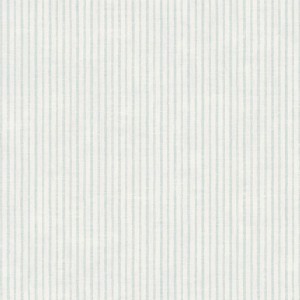 Tadessi Vliestapete mit vertikalen, leicht unregelmäßigen hellblauen Streifen auf cremefarbenem Grund. Dekorative Tapete.