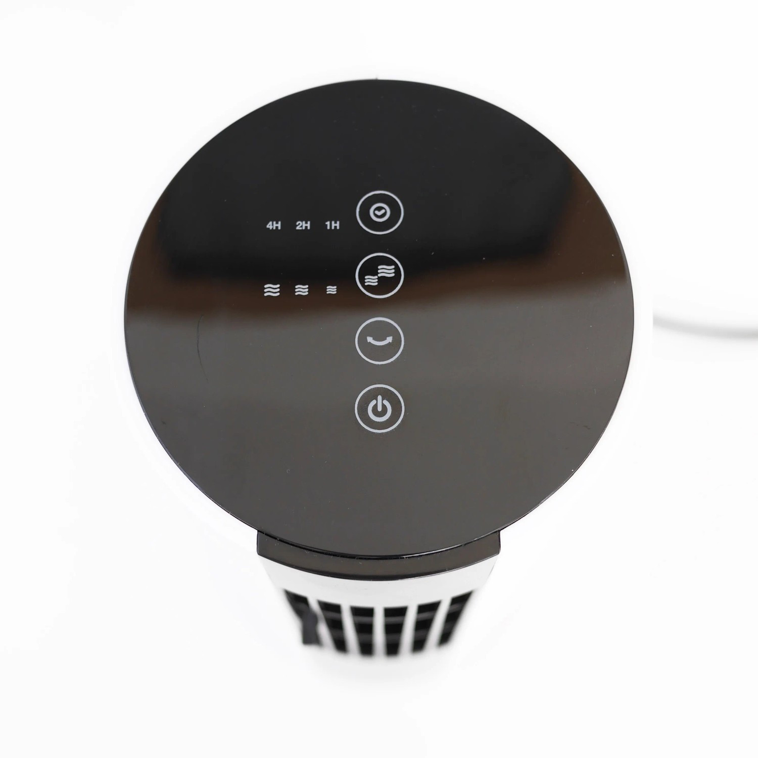 Detailaufnahme der Touch-Bedienung des Vasner MilliFan Turmventilators in Schwarz-Weiß.