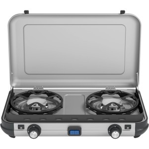 Campingaz Gaskocher Camping Kitchen™ 2 Maxi mit zwei Brennern und Deckel geöffnet.