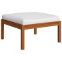 Fußstütze aus Akazienholz mit cremefarbenem Kissen, Teil des vidaXL Garten-Lounge-Sets.