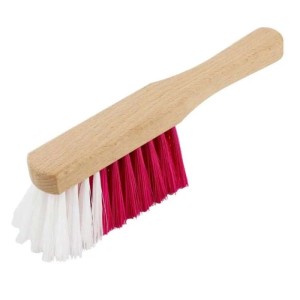 Handfeger aus Holz für Kinder mit pink-weißen Kunststoffborsten, Teil des Kehrsets.