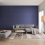 Wohnzimmer mit Wand in Schöner Wohnen Glimmerfarbe Glamorous Blue. Effektfarbe mit silbernen Glitzerpigmenten.