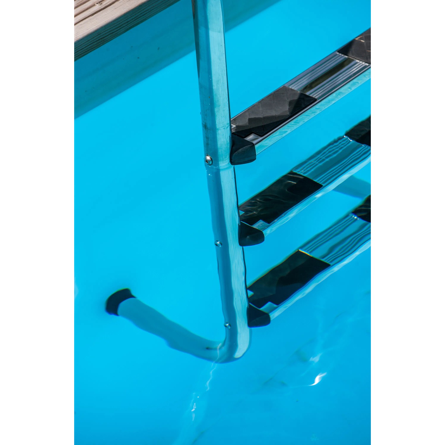 Gre Poolleiter aus Edelstahl für Holzpools, 3 Stufen, sicherer Einstieg ins Becken.