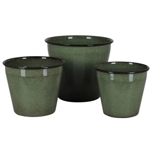 Set aus drei grünen Übertöpfen aus Metall mit dunklem Rand. Ideal für Pflanzen im Innen- und Außenbereich.