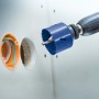 LUX-TOOLS Lochsäge 68 mm im Einsatz an einer Bohrmaschine beim Bohren eines Lochs.