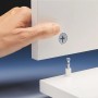 Detailaufnahme: Montage des OPTIFIT Spülenunterschranks mit Exzenterverbinder.