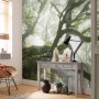 Komar Vlies Fototapete The Forgotten Forest (400x250cm) im Raum mit Tisch und Dekoration.