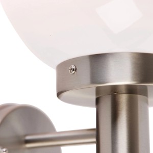 Moderne QAZQA Außenwandleuchte Sfera aus Stahl/Edelstahl mit weißem Schirm.