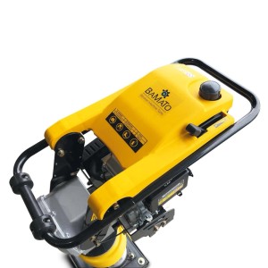 BAMATO Vibrationsstampfer V-85K: Gelber Stampfer mit schwarzem Fahrwerk für Baumaschinen.