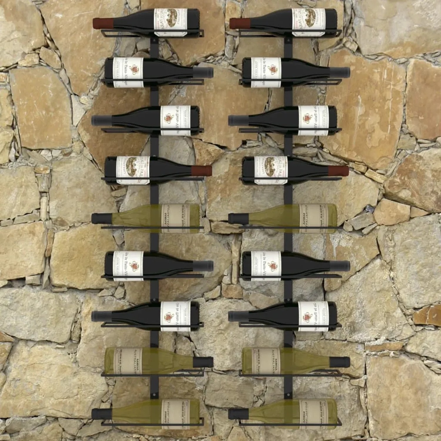 Zwei schwarze VidaXL Wand-Weinregale aus Eisen für je 9 Flaschen vor Steinwand.
