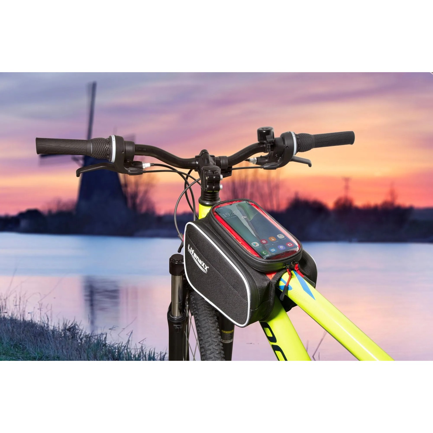 Lifenaxx Fahrradtasche LX-029: Rahmentasche mit Smartphone-Fach am Fahrrad befestigt.