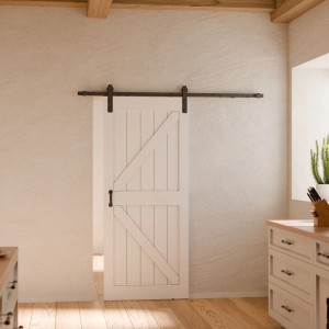 Weiße Holz-Schiebetür im Landhausstil mit schwarzer Laufschiene und Bügelgriff als Komplettset.