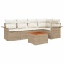 Beiges 6-teiliges Garten-Sofa-Set aus Poly Rattan mit Tisch und Auflagen.
