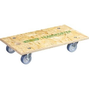 Wagner Transporthilfe aus hellem OSB-Holz, 575x300 mm, mit 4 grauen Rollen und Griffloch. Tragkraft 250 kg.