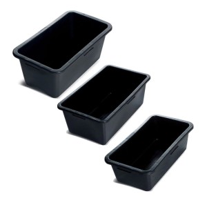 Robuster, schwarzer Mörtelkasten, eckig, mit Griffen. Drei Wannen diagonal gestapelt, ideal für Bau und Garten.