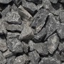 Nahaufnahme: Schwarzer Basaltbruch 50-100mm, Schüttgut für Garten & Gabionen.