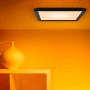Schwarzes, eckiges WiZ Deckenpanel, smarte LED Deckenleuchte für Innenräume.