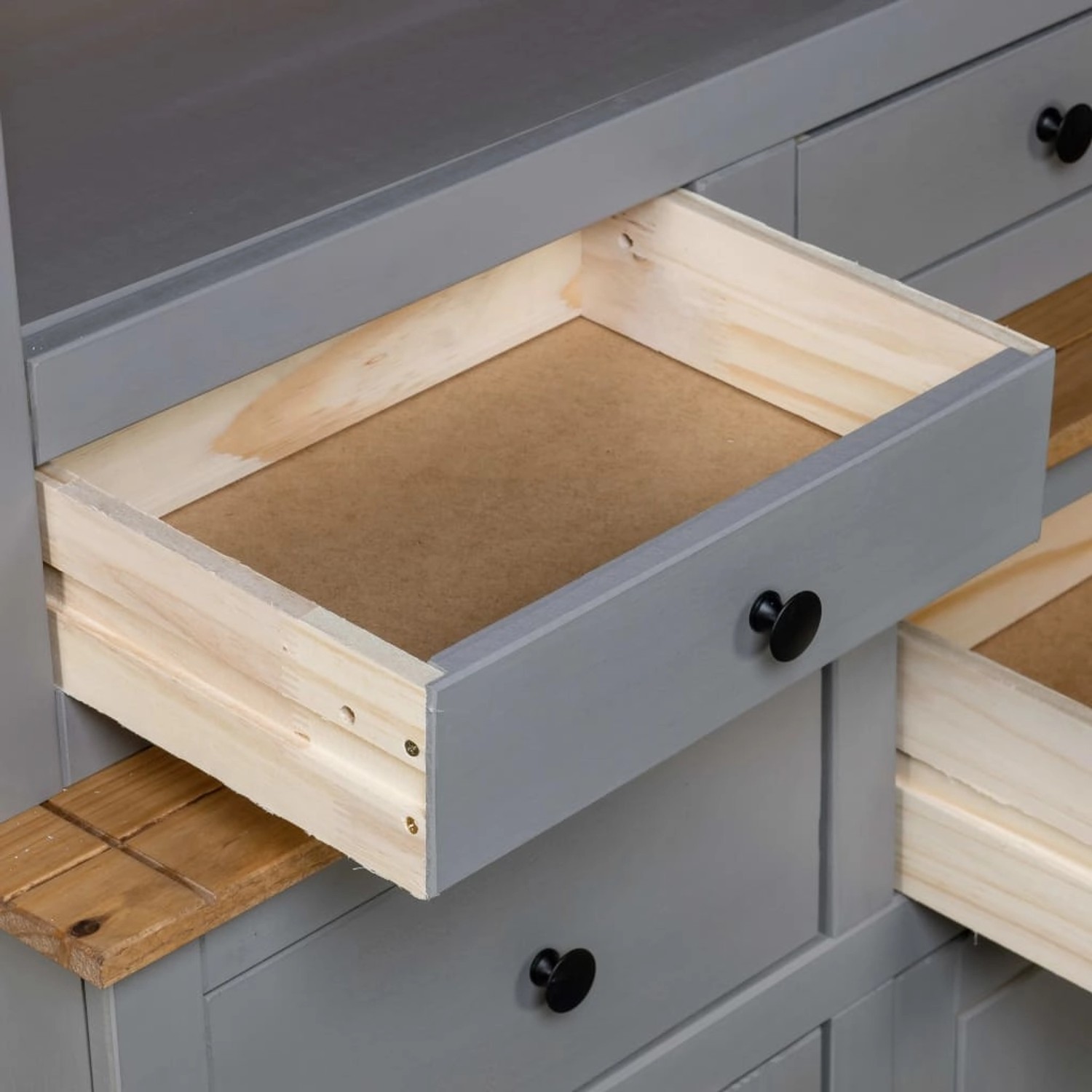 Graues Highboard mit Schubladen aus Kiefernholz (vidaXL).