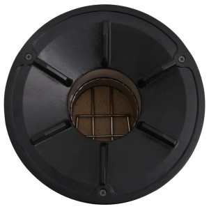 Silberner Camping-Ofen aus Stahl, Detailaufnahme der Brennkammer mit Gitter.