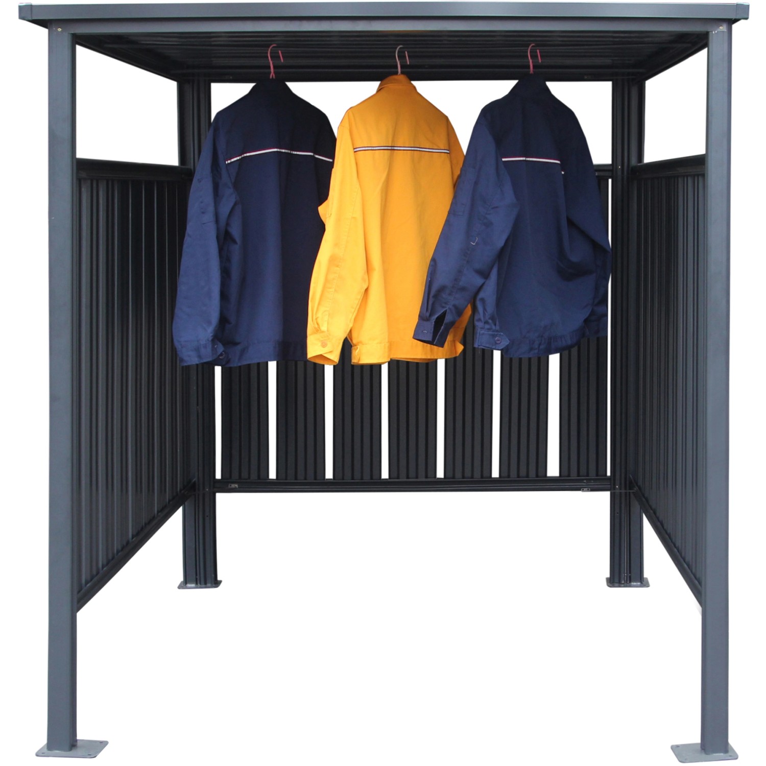 Westmann Fahrrad- und Rauchunterstand, anthrazit, mit aufgehängten Jacken.