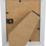 Rückseite des weißen MDF-Bilderrahmens (10x15 cm) mit Aufsteller.