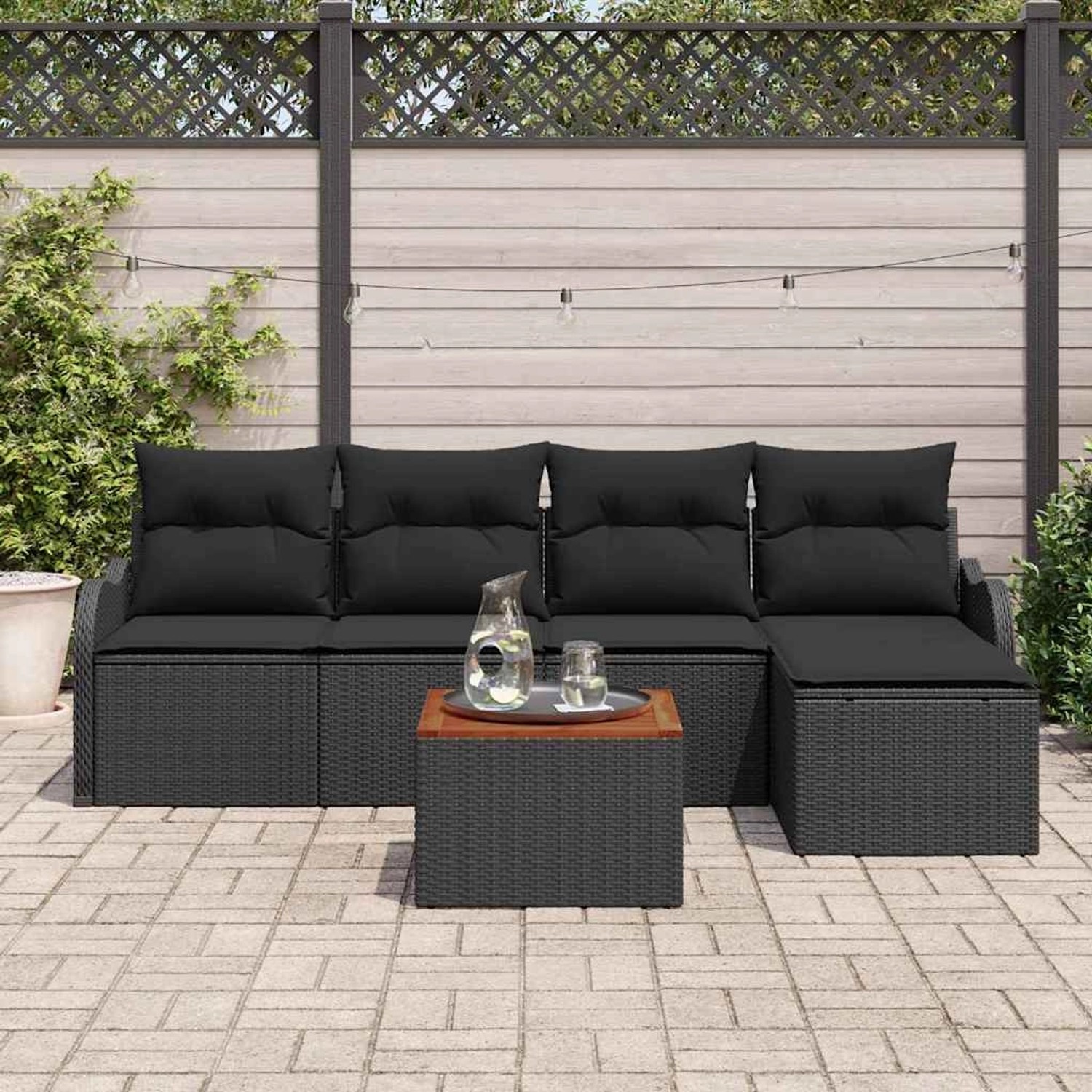 Schwarzes 6-teiliges Garten-Sofa-Set aus Poly Rattan mit Tisch für den Außenbereich.