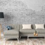 Fototapete Steinwand Klinker Putz Industrial Weiß im Wohnraum mit Sofa und Lampe.
