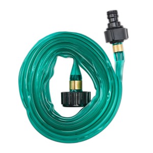 Grüner Relaxdays Bewässerungsschlauch (3 m) mit Klickstecker für Gartenschlauch-Systeme.