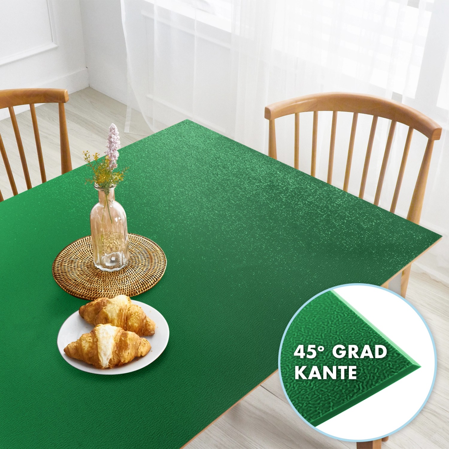 Grüne KARAT Tischfolie Empire (80x105 cm) mit abgeschrägter Kante auf einem Tisch.