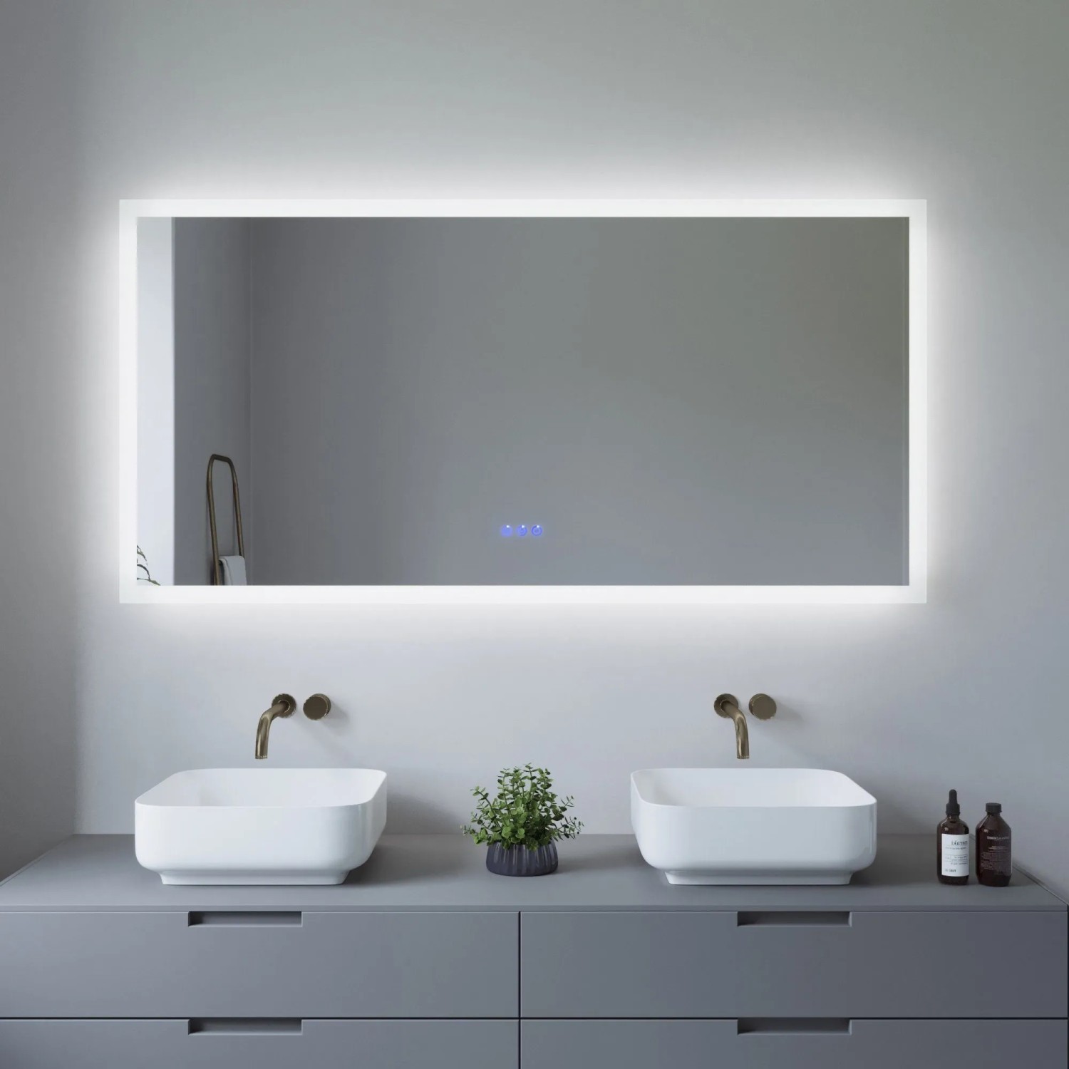 Aquabatos Badspiegel 140x70 cm mit LED-Beleuchtung und Spiegelheizung im modernen Badezimmer.