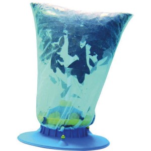Pool Blaster Leaf Vac Laubsauger für Pools, gefüllt mit Laub.