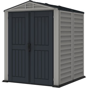Graues Kunststoffgerätehaus YardMate Plus mit Doppeltür und Satteldach.