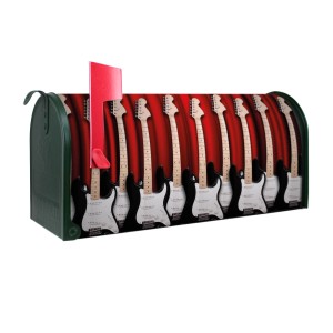 Grüner Banjado Briefkasten mit E-Gitarren Motiv und roter Fahne. US Mailbox für Wand- oder Standmontage.