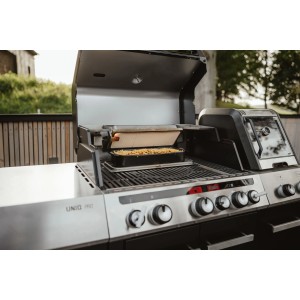 Enders Gasgrill Uniq Pro 3 mit Cruster in Aktion: Grillen mit Oberhitze für perfekte Kruste.