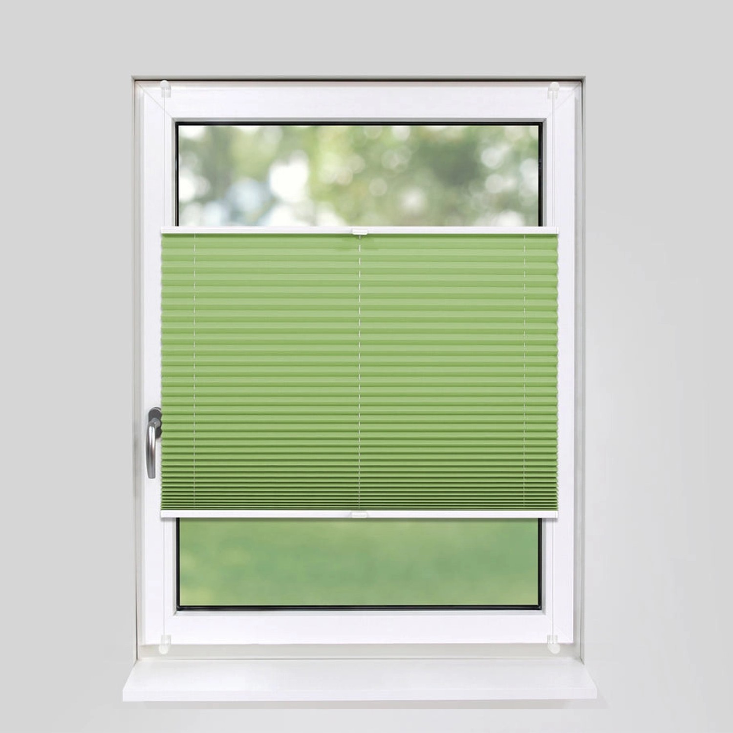 Grünes, blickdichtes Plissee 55x150 cm am Fenster, einfache Klemmfix Montage ohne Bohren.