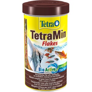Tetra Min Flakes 500ml: Flockenfutter für Zierfische im Aquarium.