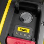 Detailansicht: Kärcher RCX 4 Mähroboter mit Display, Bedienelementen und rotem Not-Aus-Knopf.