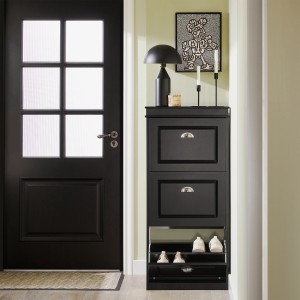 Schwarzer SoBuy Schuhkipper FSR94-SCH mit 3 Klappen im Flur neben einer Tür.