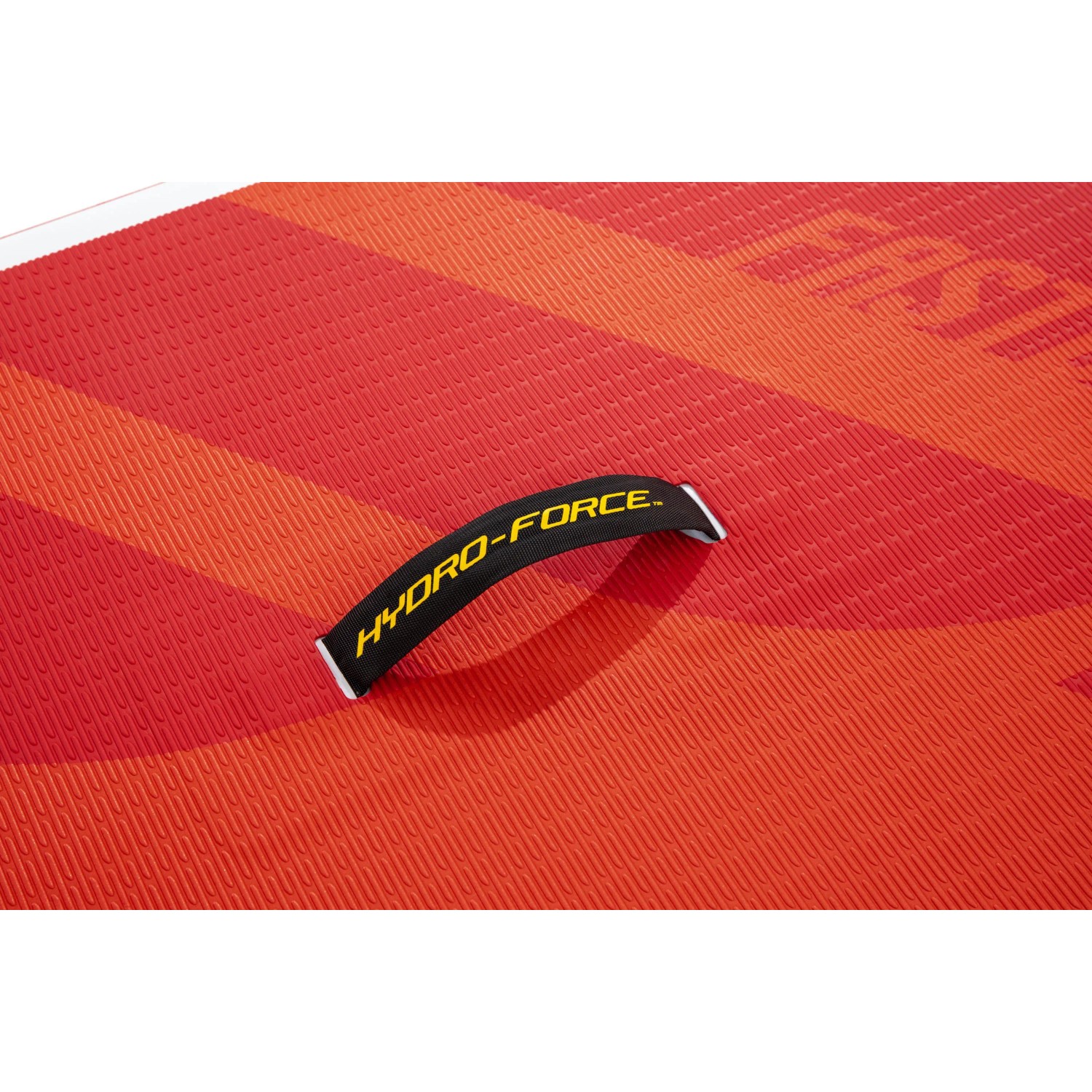 Detailaufnahme: Rotes Bestway Hydro-Force SUP Board mit Tragegriff. Ideal für Stand Up Paddling Touren.