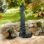 Dunkelgrüner Aluminium-Guss Standbrunnen im Antik-Stil mit goldenem Wasserhahn und Becken. Perfekt für Garten & Terrasse.