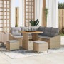 8-teiliges Garten-Sofa-Set aus beigem Poly Rattan mit Tisch und grauen Kissen.