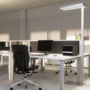 Moderne, dimmbare Arcchio LED Bürostehleuchte Logan aus Alu, 2-flammig, im Arbeitszimmer.