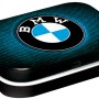 Nostalgic-Art Pillendose mit BMW Logo in Blau. Praktische Metalldose für unterwegs.