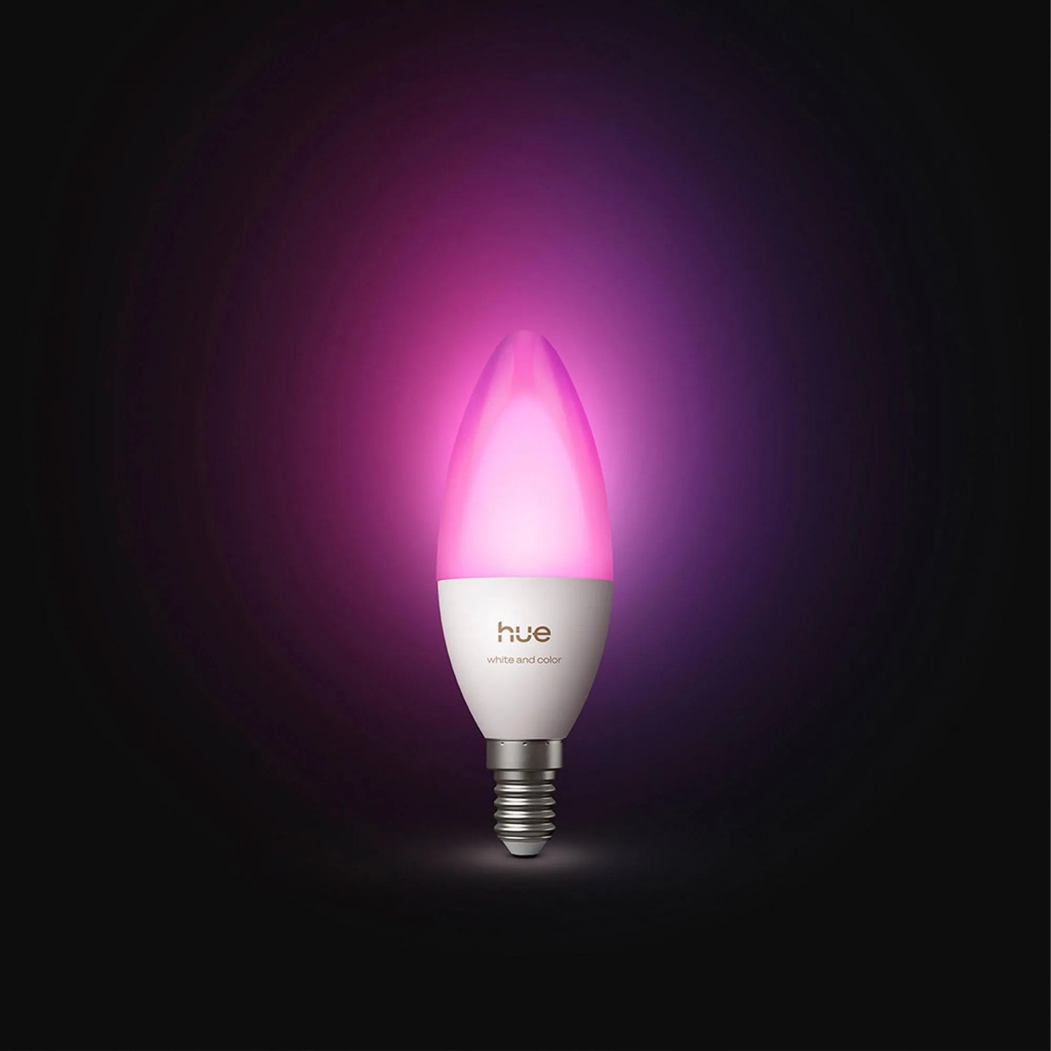 Philips Hue E14 LED-Leuchtmittel in Kerzenform, leuchtet in kräftigem Pink. Smartes, farbiges Licht.
