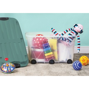 Rotho Rollbox Roller 6 Mistletoe Green (57 l) mit Spielzeug gefüllt.