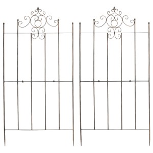 Zwei bronzefarbene Metall-Rankgitter DELUKE HEIKE mit dekorativen Verzierungen, ideal für Kletterpflanzen im Garten.