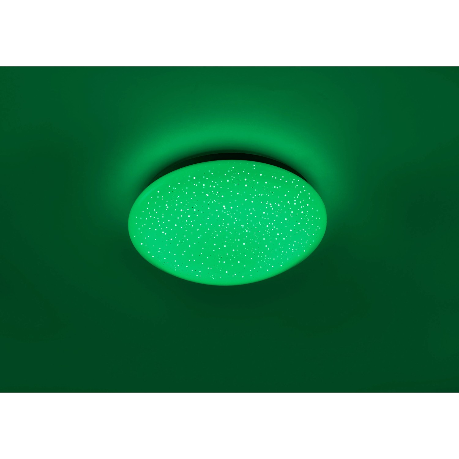 Weiße LED-Deckenleuchte Skyler (Ø 25 cm) mit Sternenhimmel-Effekt, leuchtet grün.