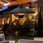 Outsunny Terrassenstrahler mit LED Beleuchtung, 2000W, aufgehängt im Garten.